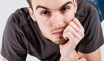 Un hombre quiere agrandar su pene de forma natural.